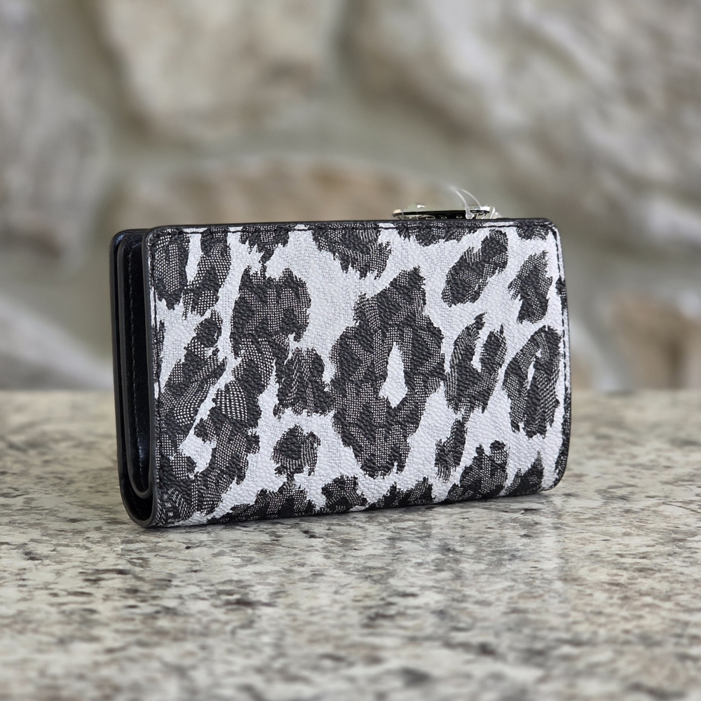 Michael Kors Empire Medium Leopard Logo Bifold Wallet - Picture 2 of 7